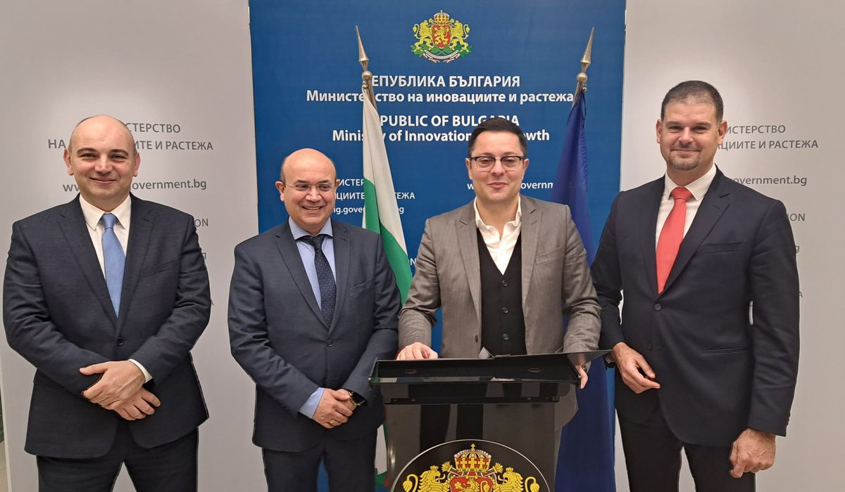 Банката за развитие и Фондовата борса създават пилотен инвес