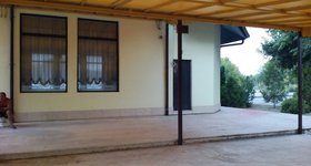 Търговски комплекс – ресторант, кафене, магазини и офиси в с