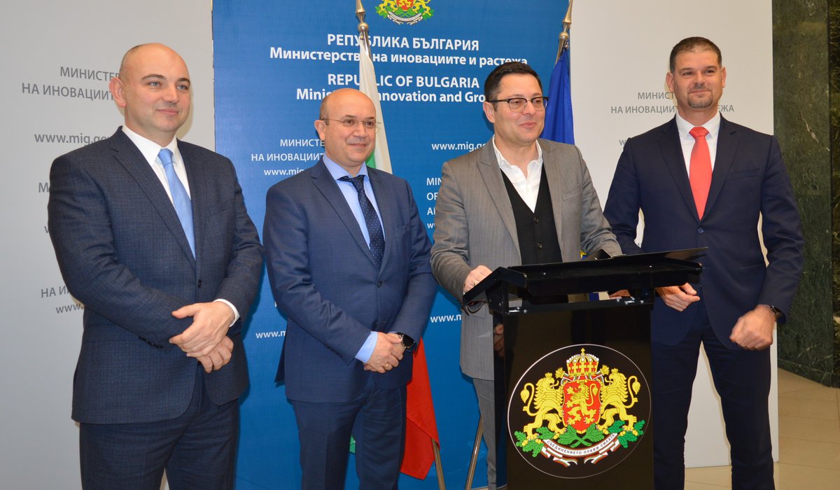 Банката за развитие и Фондовата борса създават пилотен инвес