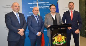 Банката за развитие и Фондовата борса създават пилотен инвес