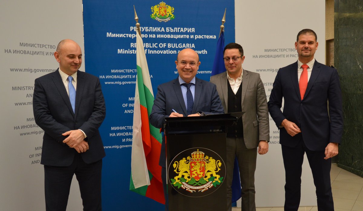 Банката за развитие и Фондовата борса създават пилотен инвес