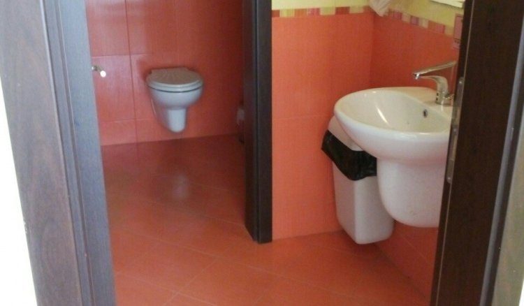 Търговски комплекс – ресторант, кафене, магазини и офиси в с