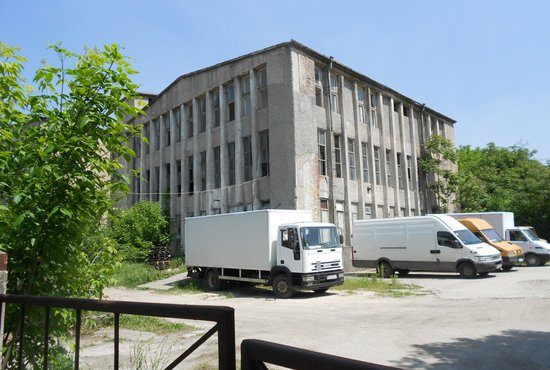 Поземлен имот и сгради в гр. Разград