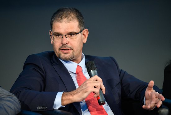 Iliya Karanikolov, presenting