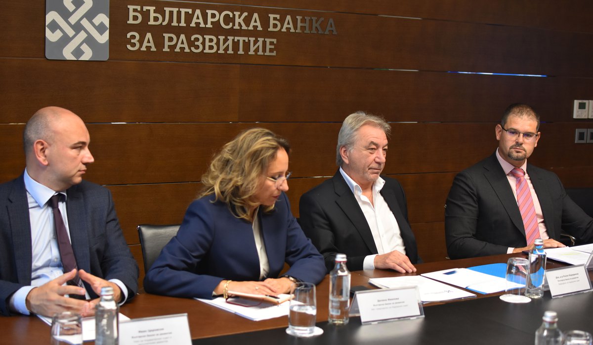 ББР стартира първата си програма, разработена съвместно с би