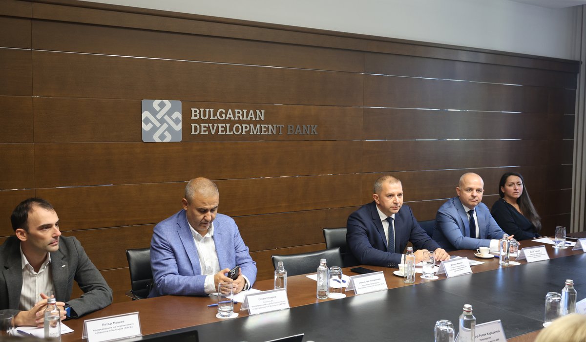 Членовете на Консултативния съвет