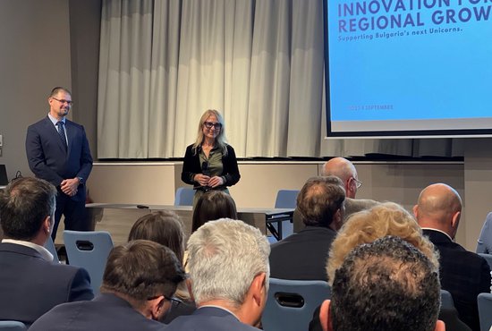 Iliya Karanikolov, presenting