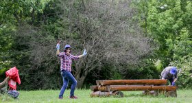 Доброволци от ББР реновираха зони за отдих в Западния парк