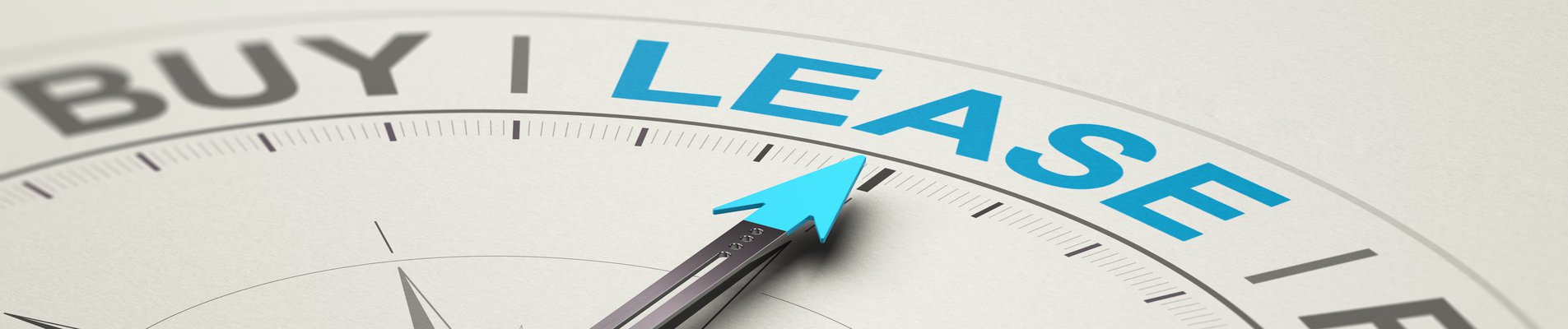 компас, сочещ надпис "лизинг"